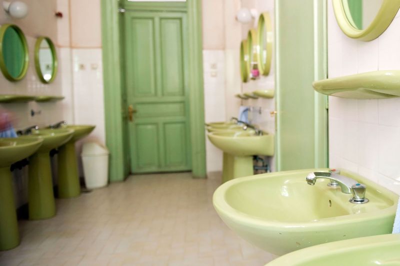 9 Bathroom Features That Are Always Eyesores - Decor Hint Colored Porcelain Fixtures