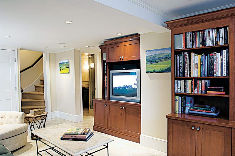 Designers In Iowa Still Use These 5 Antique Decor Elements But Avoid These 5 - Decor Hint Bulky Entertainment Centers Get The Boot