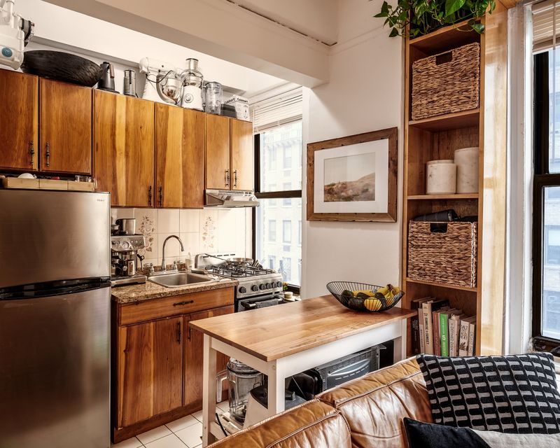 18 Kitchen Red Flags That Make New York Buyers Think Twice, According To Designers - Decor Hint Insufficient Storage