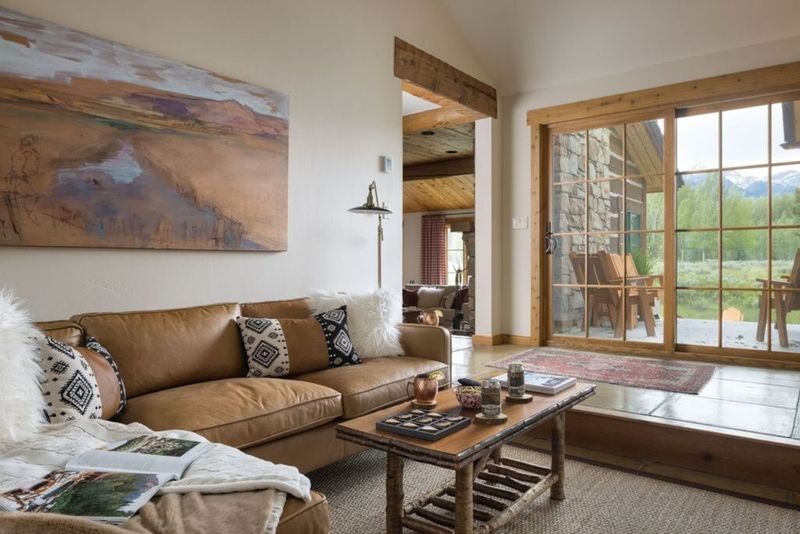 7 Lasting Decorating Trends In Denver That Mix Rustic And Refined - Decor Hint Leather Furniture With Modern Lines