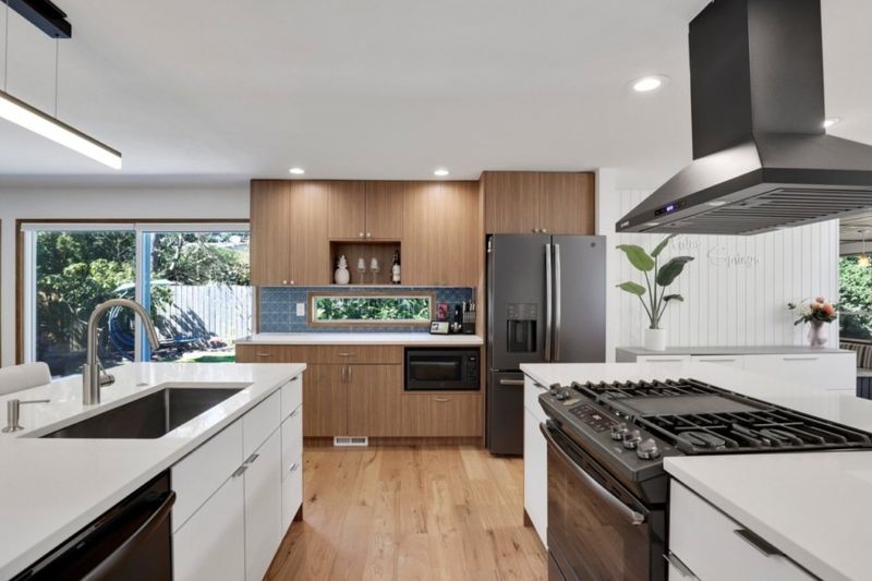 Avoid These 13 Kitchen Mistakes In Dayton Plus 10 Designer-Approved Upgrades - Decor Hint Mismatched Appliance Finishes