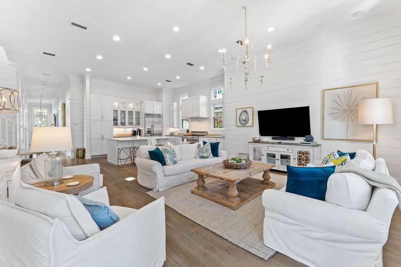 Furniture Styles That Define Florida's Laid-Back Look - Decor Hint Laid-Back Slipcovered Seating