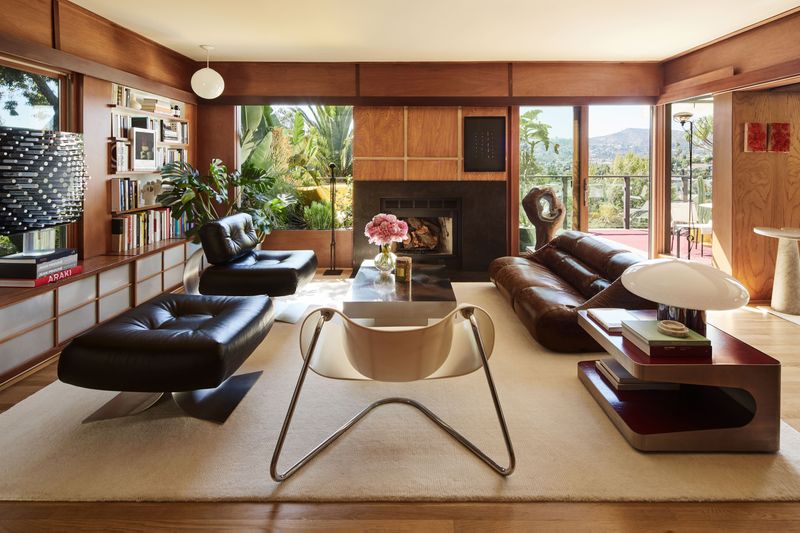 6 Living Room Items In San Luis Obispo Homes That Have Lost Value And 5 That Never Had It - Decor Hint Bulky Entertainment Centers