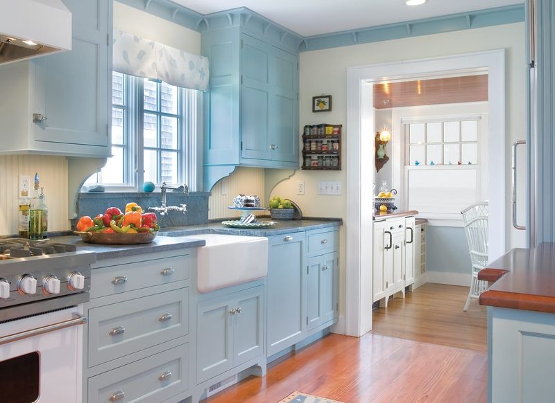 10 Kitchen Looks That Are Losing Popularity In Pennsylvania (With 10 That Still Shine) - Decor Hint Closed-Off Kitchens