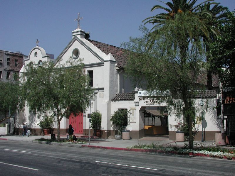 10 Vintage-Inspired Facades That Define Los Angeles' Historic Charm - Decor Hint Mission-Style Arched Entryways