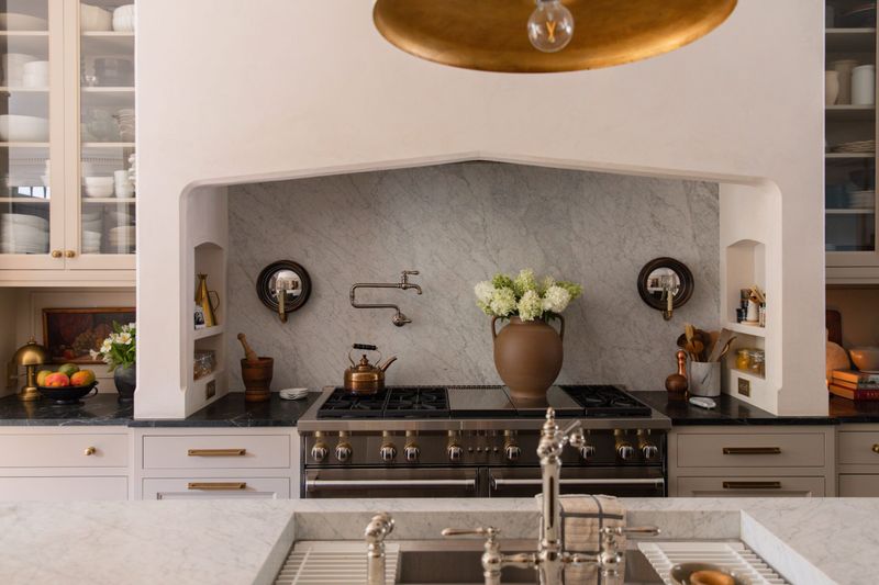 11 Neutral Room Ideas That Are Calming, Sophisticated And Full Of Decorative Interest - Decor Hint Mixed Metallic Finishes