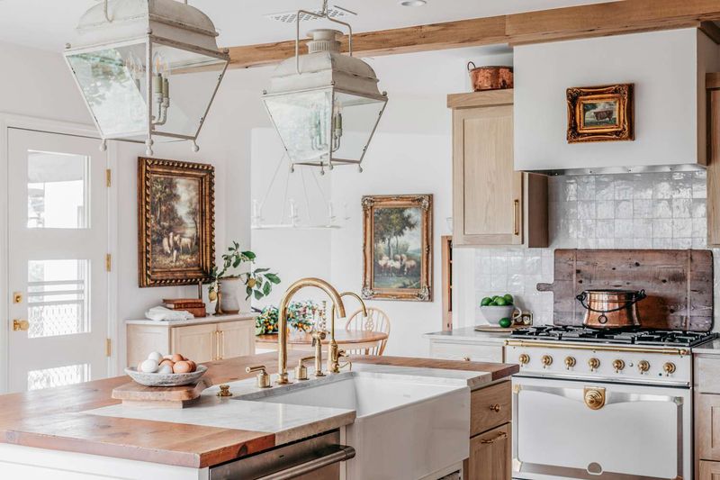 19 Differences Between A French Country Kitchen And An English Country Kitchen, Designers Explain - Decor Hint Color Palette Preferences