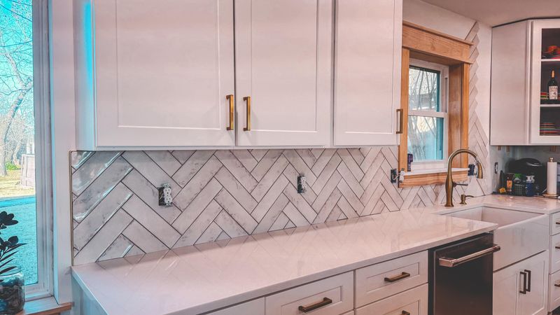 29 Kitchen "Icks" That Immediately Turn Off Homebuyers, According to Interior Designers - Decor Hint DIY Disasters
