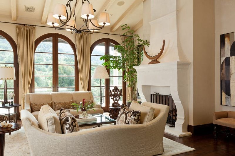 Pro Designers Always Add These 14 Finishing Touches To Living Rooms - Decor Hint Greenery And Natural Elements
