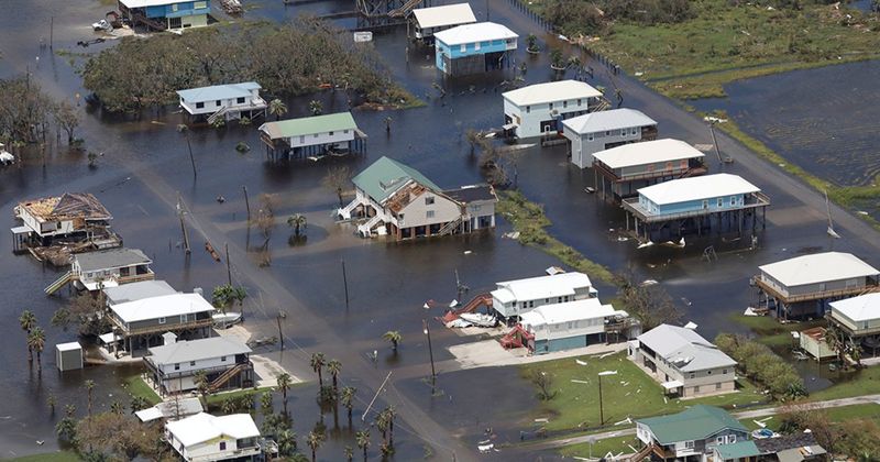 8 Value-Tanking Homes Of 2025, And 3 That Are Just As Hopeless - Decor Hint Homes In Environmental Danger Zones