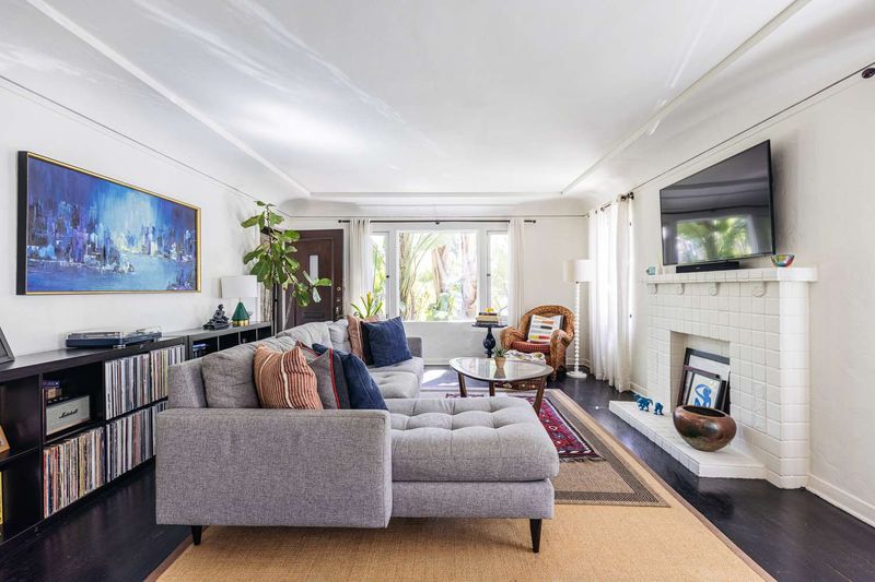 18 Reasons Your Living Room Feels Smaller Than It Is, According To Designers - Decor Hint Awkward Furniture Layout