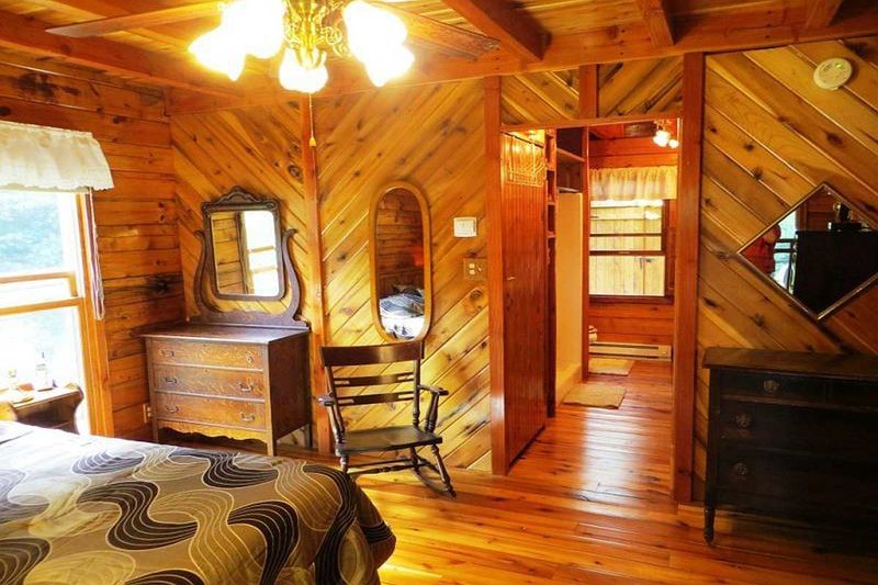 12 Cozy Washington Cabin Touches That Take You Back - Decor Hint Hand-Carved Log Furniture