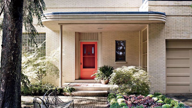8 Things California Designers Warn You To Avoid On Your Porch (Plus 8 Must-Have Items For Instant Curb Appeal) - Decor Hint Statement Door In A Bold Color