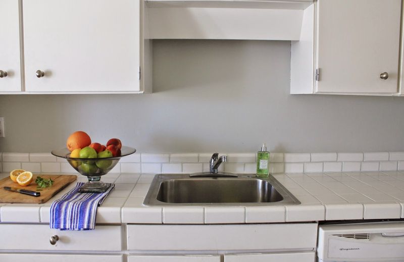 Bright, Dated Tile Countertops