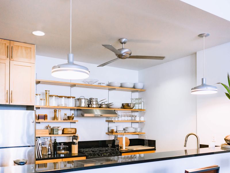18 Kitchen Red Flags That Make New York Buyers Think Twice, According To Designers - Decor Hint Bad Lighting