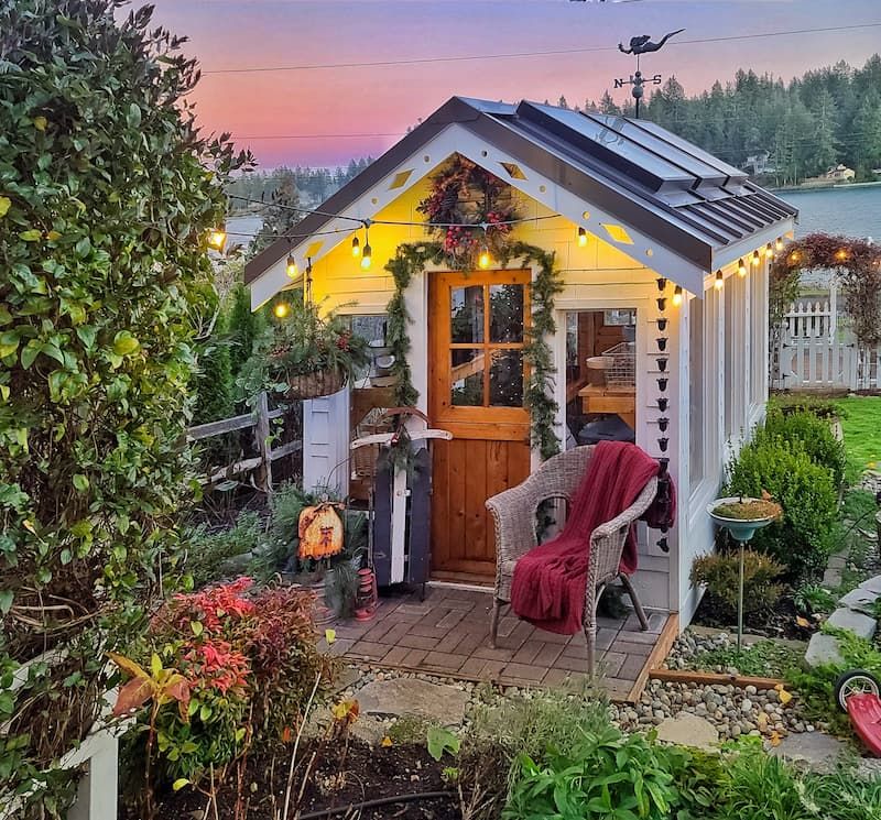 Keep Your Porch Stylish With 5 Things Washington Experts Ban And 5 They Approve - Decor Hint BANNED: Holiday Decorations That Overstay Their Welcome