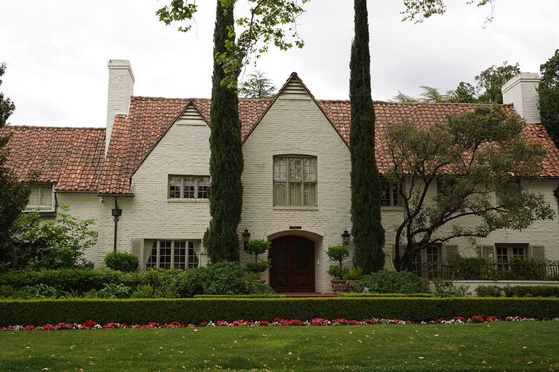Colonial Revival: Symmetrical Sophistication
