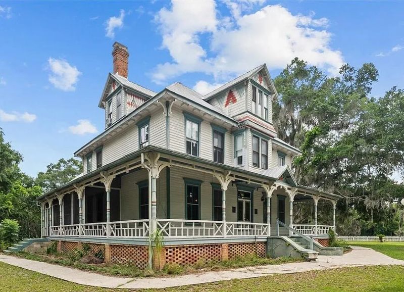 10 Entryway Styles Still Holding Strong In Historic Virginia Homes - Decor Hint Victorian Vestibules