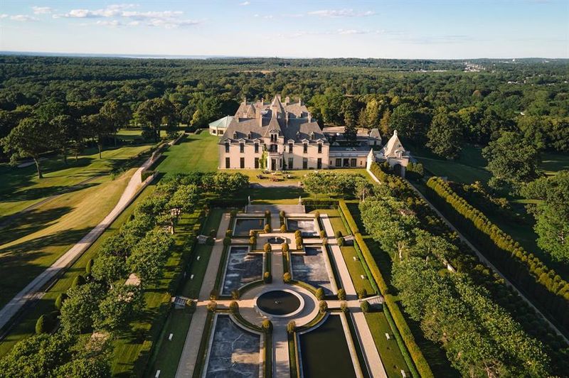 Inside 25 Luxurious Homes Of The Richest Gilded Age Families In USA - Decor Hint Oheka Castle: Otto Kahn's Country Retreat