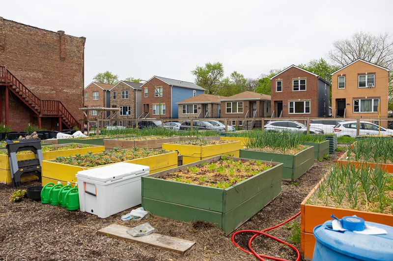 12 Outdoor Living Spots Common Throughout Chicago Neighborhoods - Decor Hint Community Gardens