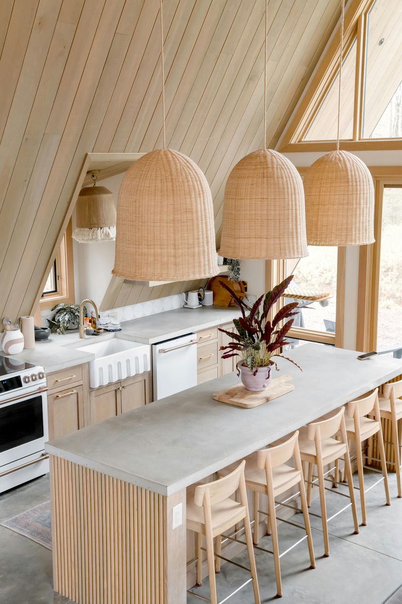 12 Things You Only See In Old Homes That Are Coming Back - Decor Hint Farmhouse Sinks