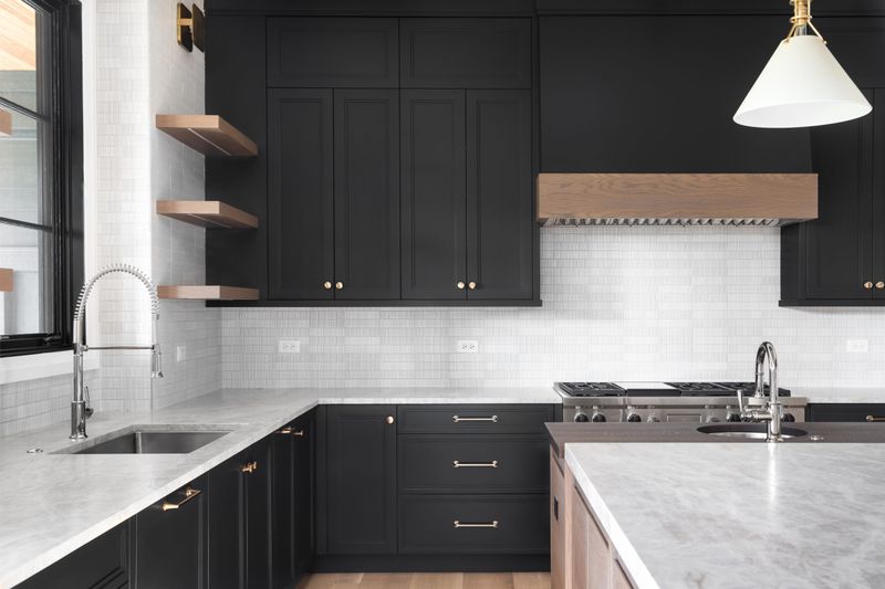 15 Kitchen Dealbreakers Nevada Homebuyers Can't Stand, According To Designers - Decor Hint Too Much Black Or Overly Bold Accents