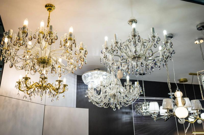 10 Types Of Antiques That Lose Value Over Time And 6 That Are Now Totally Worthless - Decor Hint Outdated crystal chandeliers