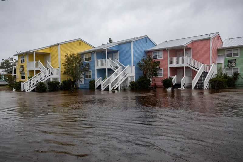 4 Types Of Homes In Pompano Beach Losing Value (Plus 9 That Are Expected To Rise In Demand) - Decor Hint Outdated Waterfront Homes Without Hurricane Resilience