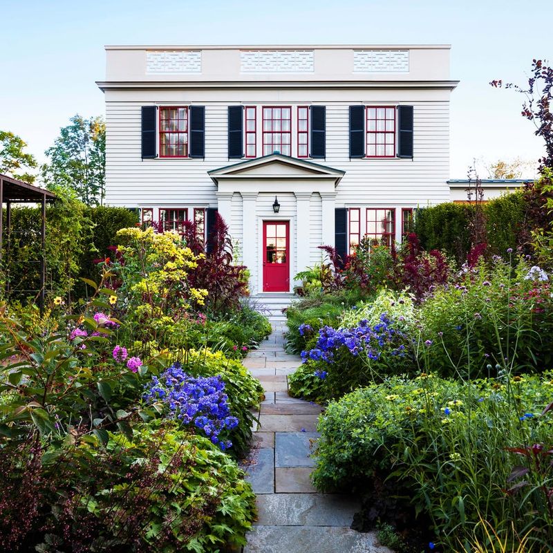10 Landscaping Projects That Don’t Pay Off, According To Real Estate Pros (And 8 That Totally Do) - Decor Hint High-Maintenance Flower Beds