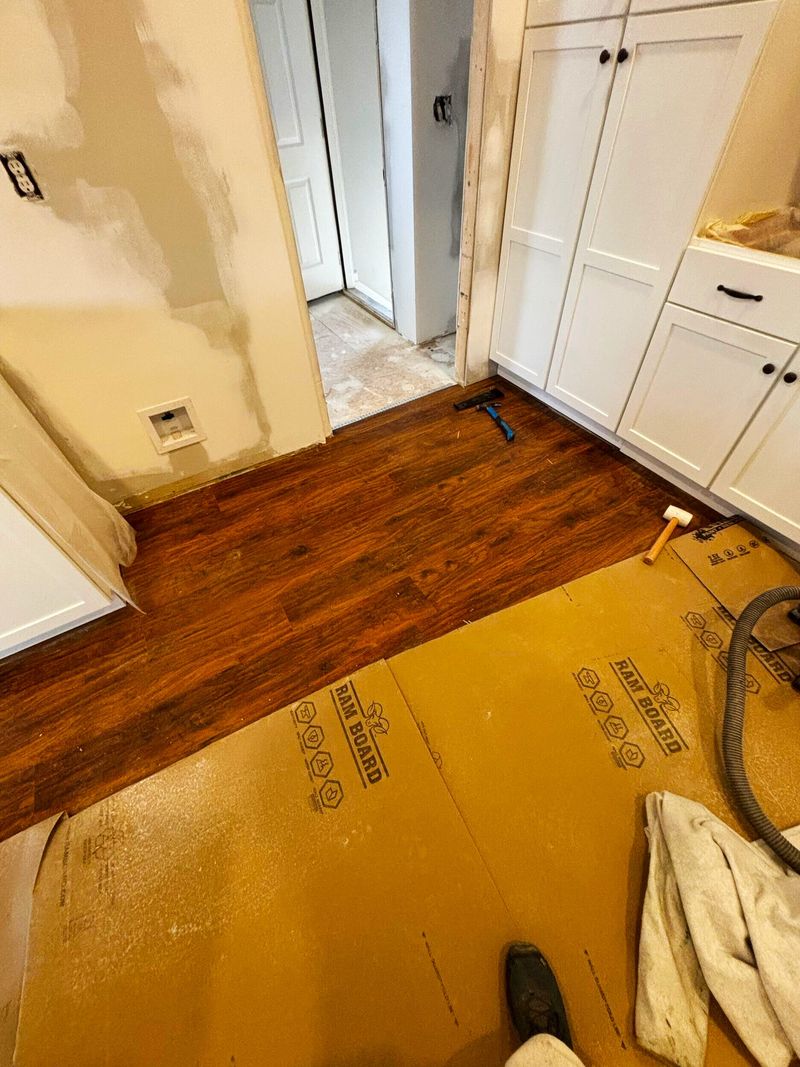 Louisiana Pros Reveal 29 Kitchen Decisions That Could Cost You A Sale - Decor Hint Worn Linoleum Flooring