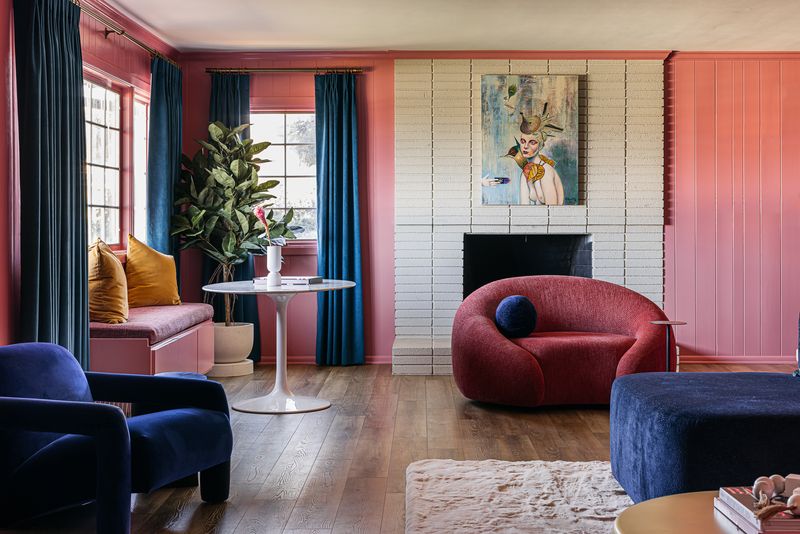 17 Colors To Never Pair With Blue, According To Interior Designers - Decor Hint Hot Pink