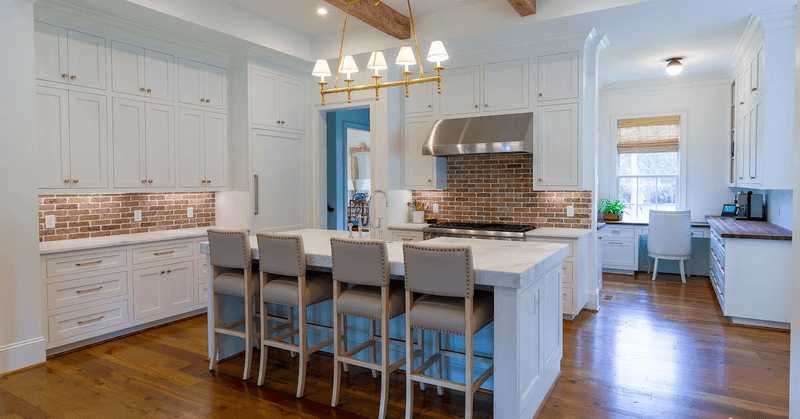 10 Dated Backsplash Trends And 10 Timeless Options They Should Be Exchanged With - Decor Hint Timeless: Brick Veneer