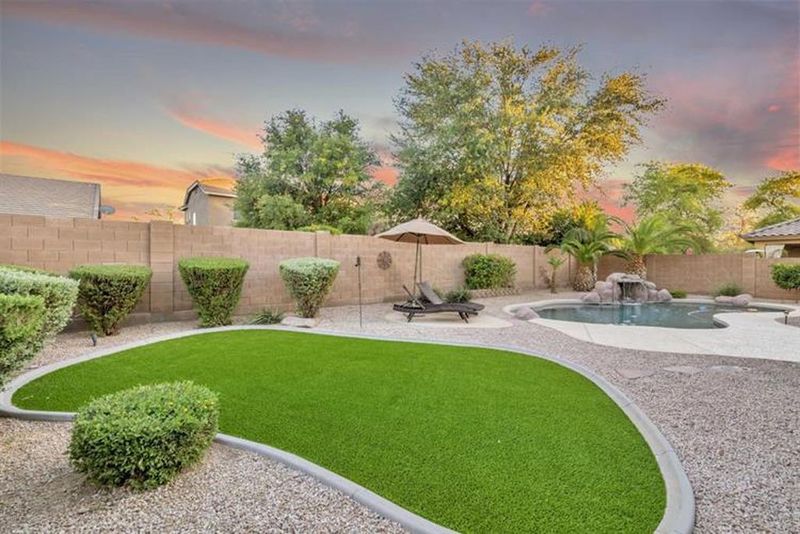 9 Solid Desert-Friendly Ideas - And 6 That Take Arizona Exteriors Even Further - Decor Hint Artificial Turf For Green Space