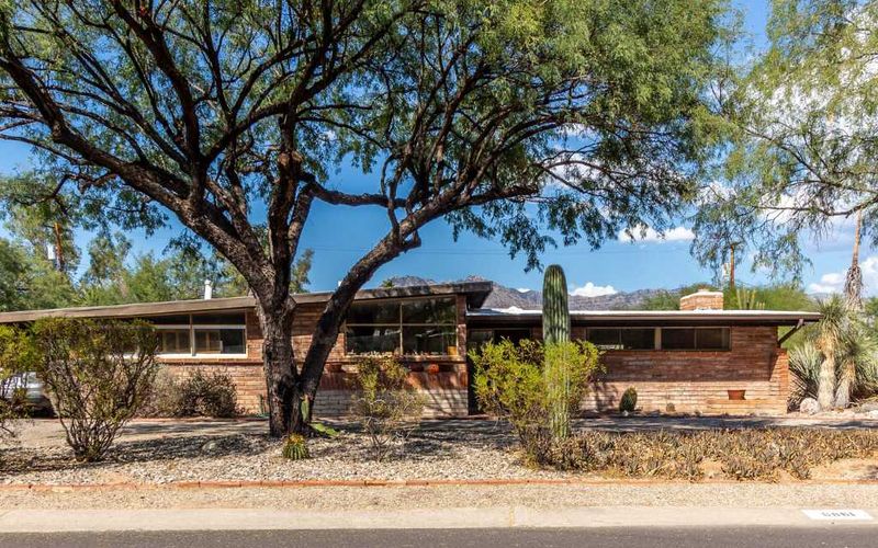 Tucson's Changing Architecture: 17 House Designs Likely To Fade By 2030 - Decor Hint Low-Pitched Ranch Homes