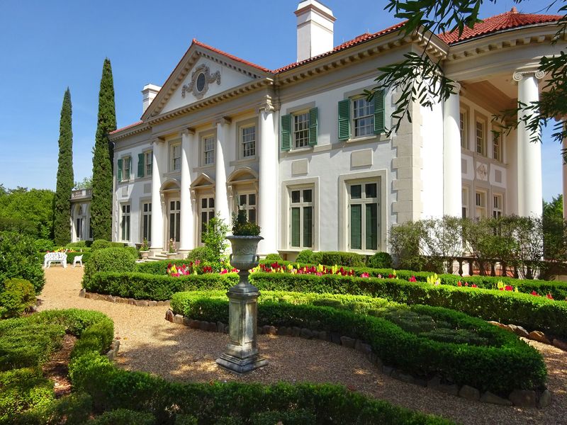 7 Classic Curb Appeal Styles From Historic Georgia Streets - Decor Hint Antebellum Manor Magnificence