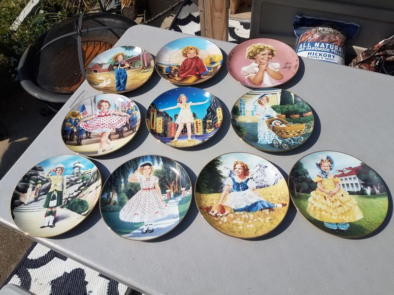 11 Antique Interior Items That Are Practically Worthless Nowadays (Plus 8 That Are Worth A Fortune) - Decor Hint Worthless: Commemorative Plates And Collectibles