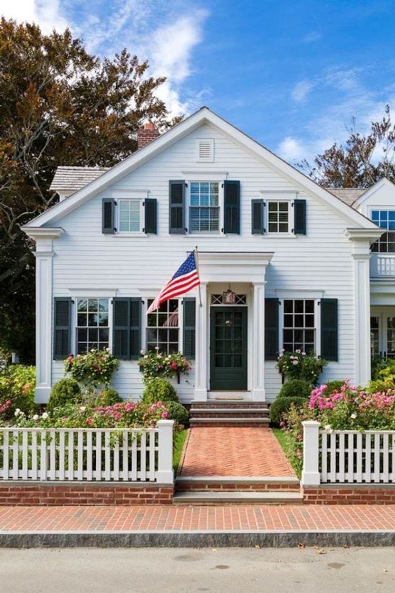 9 Front Yard Looks That Speak To North Carolina's Historic Roots - Decor Hint White Picket or Wrought Iron Fences