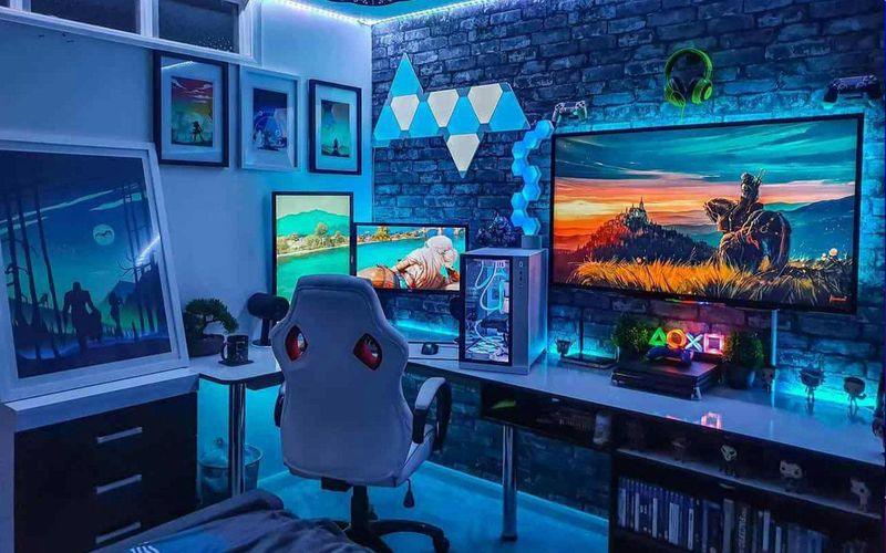 12 Home Designs Focus On Gamers With Clever Mix Of Comfort And Style To Level Up Space (Floor Plans Included) - Decor Hint Console + PC Setup Corners