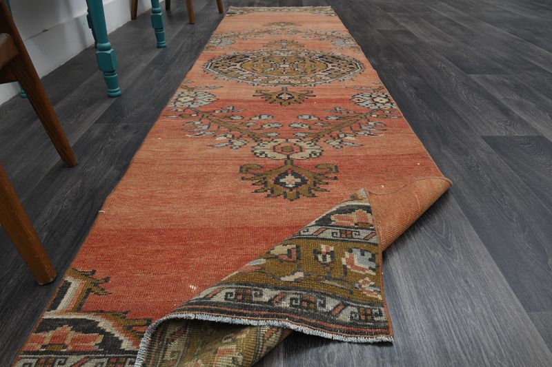 22 Charming Kitchen Ideas That Have Never Gone Out Of Style In America - Decor Hint Vintage Rugs That Ground The Space