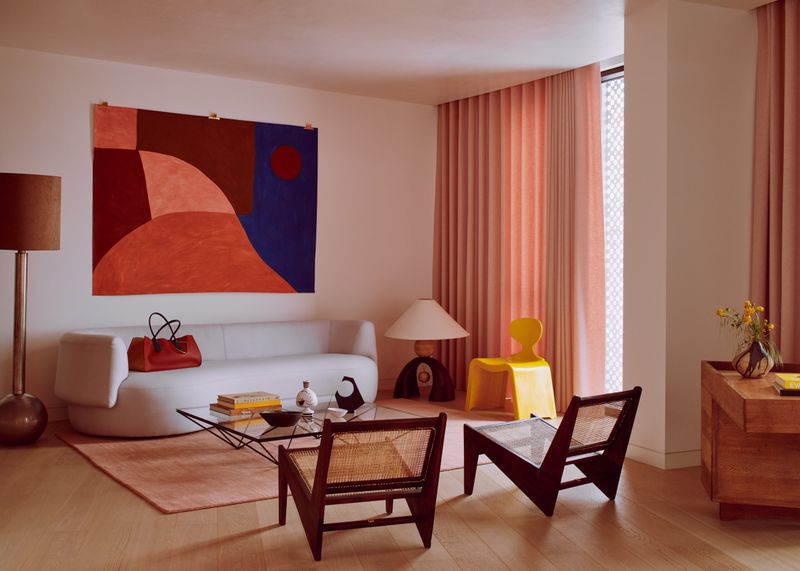 12 Simple Tips To Make Your Living Room Look Expensive And 10 Things You Should Avoid - Decor Hint Overly Trendy Pieces