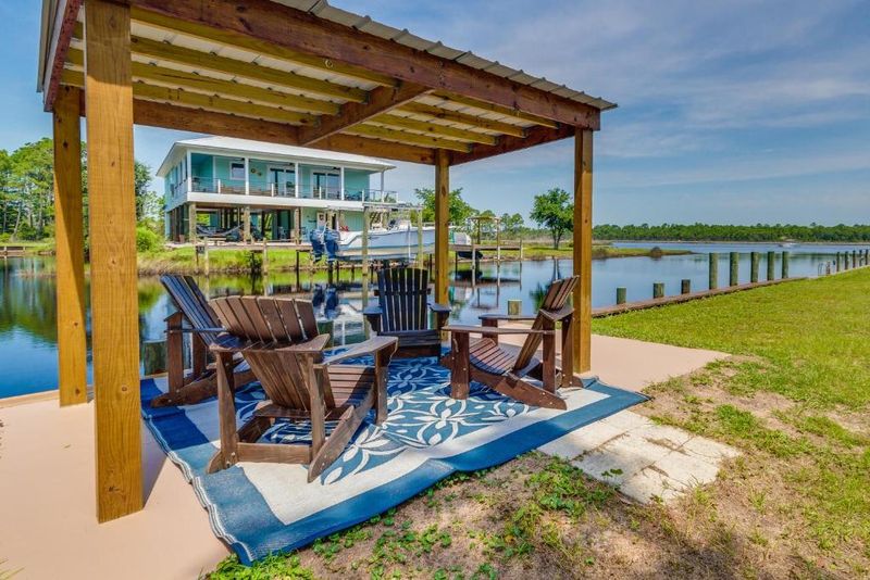 12 Stunning Outdoor Spaces Turning Heads Across Florida Neighborhoods - Decor Hint Waterfront Docks And Boat Slips Integrated Into Yards