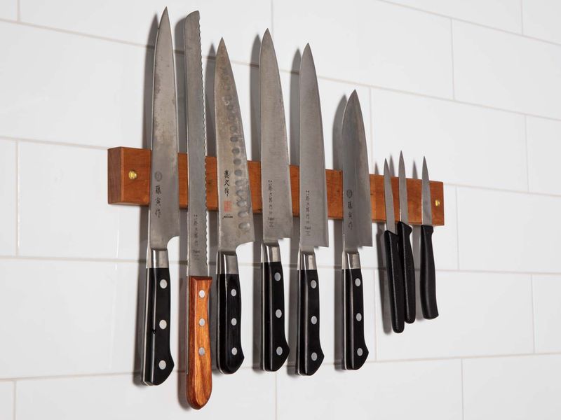 I've Seen These 10 Common Kitchen Items Crowd New York Homes And These 10 Transform Them Into Luxe Spaces - Decor Hint Cheap Knife Blocks