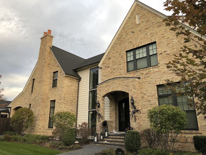 7 Exterior Design Ideas From Alabama Homes That May Work Well In Dry Climates - Decor Hint Reclaimed Brick And Stone Facades