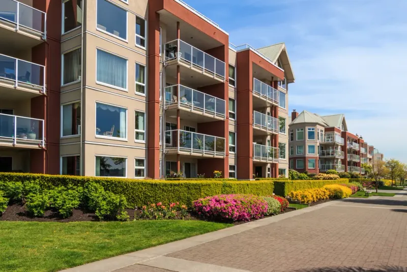 15 Red Flags About Your House That Repel House Buyers - Decor Hint Noisy Neighborhood Issues