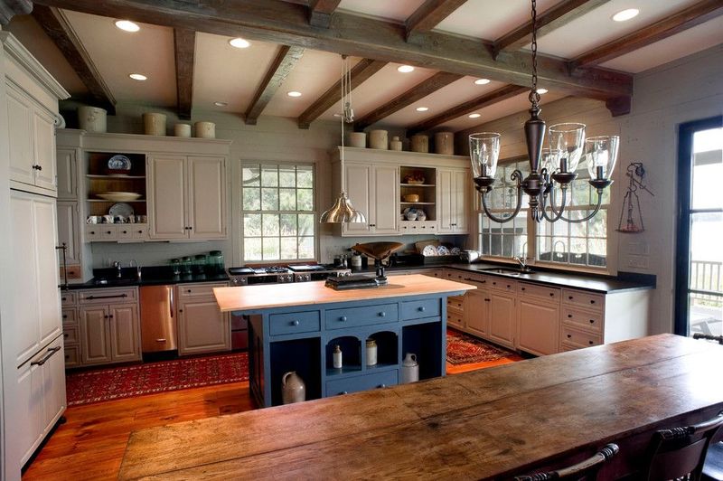 10 Outdated Kitchen Design Trends You're About To See Everywhere Again (And 8 Trends That Are Fading) - Decor Hint Farmhouse Style