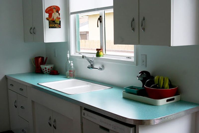 Step Back In Time With 27 Retro Kitchen Styles Straight From The 1970s - Decor Hint Laminate Countertops