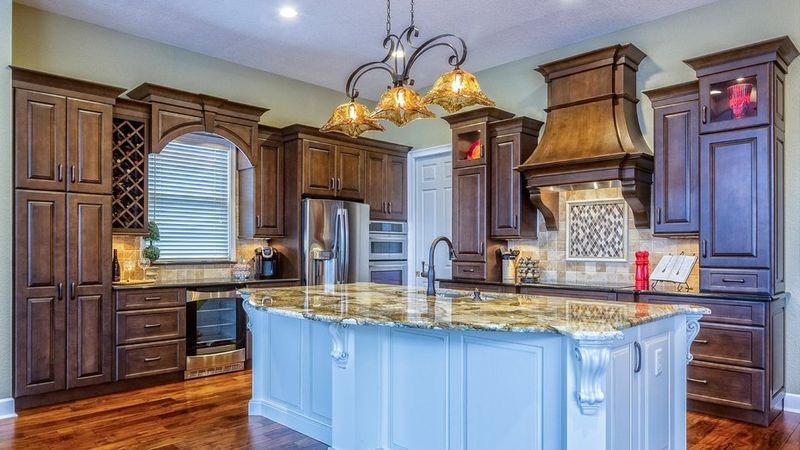 10 Most Overpriced Home Features Buyers Don't Want Anymore (Plus 10 Of The Alternatives) - Decor Hint Tuscan Kitchens