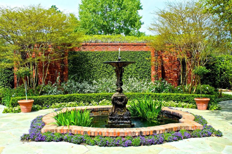 8 Outdoor Areas That Showcase Houston's Residential Character - Decor Hint Courtyard Gardens