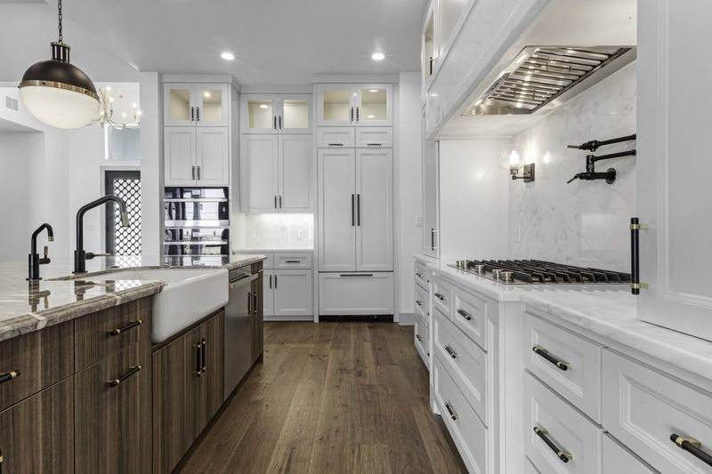 19 Diverse Examples That Say White Is The Best Color For Kitchen Cabinets - Decor Hint Ageless Appeal for Multi-Generation Homes