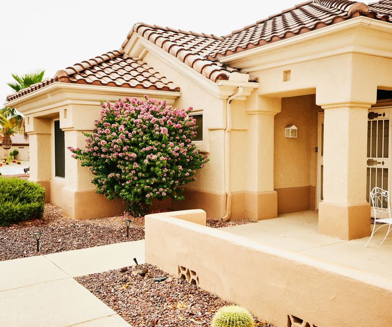 13 Exterior Design Ideas For Desert-Style Homes In Pennsylvania - Decor Hint Enclosed Courtyard Entrances